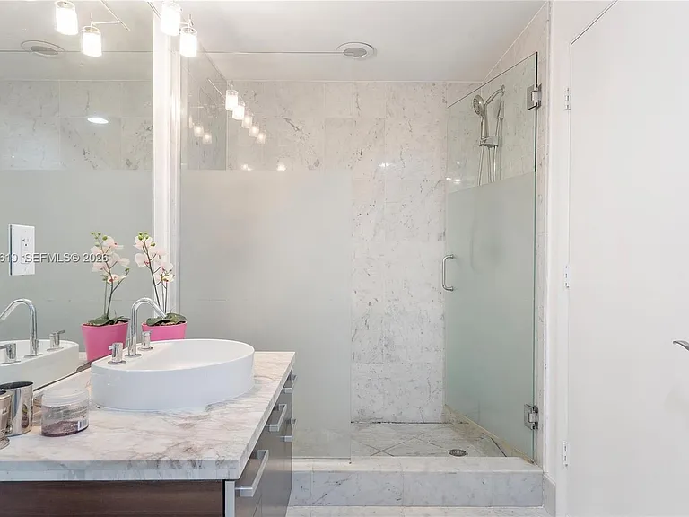 244 Biscayne Blvd #1906 — Photo 25