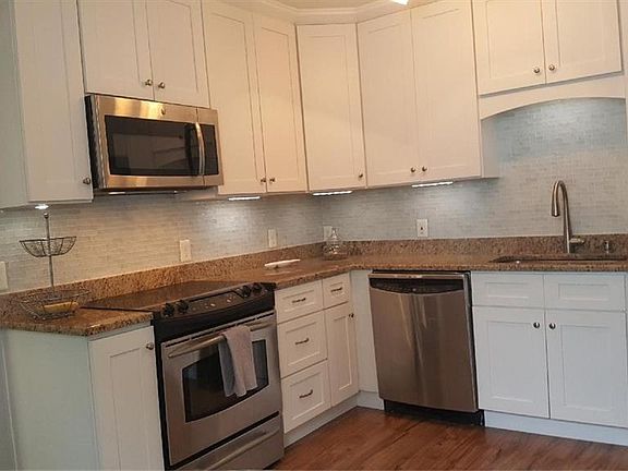 4th image of 204 S Saturn Ave