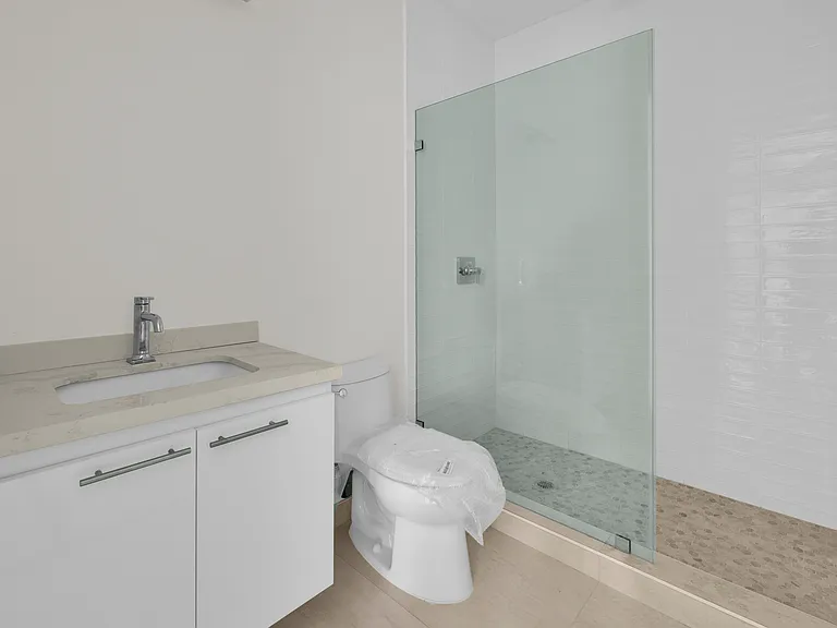 530 SW 11th Ave #202 — Photo 9