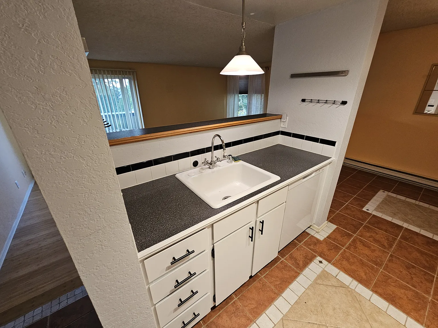 1 bed, 648 sqft, $1,700 — Photo 3