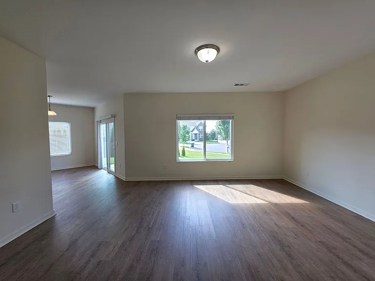 1490 Avalon Creek Rd — Photo 3