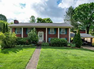 523 Ravenwood Dr, Johnson City, TN 37604