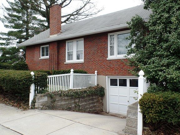 3rd image of 1723 De Armand Ave