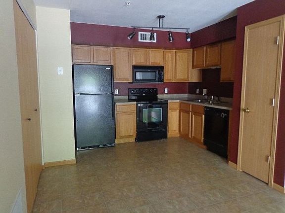 3rd image of 4600 Grand Ave Unit D5