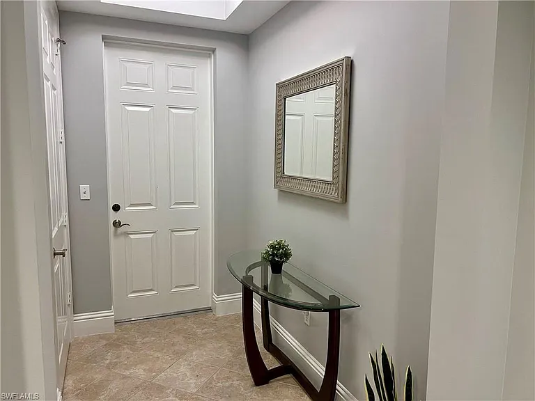5068 Annunciation Cir #209 — Photo 8