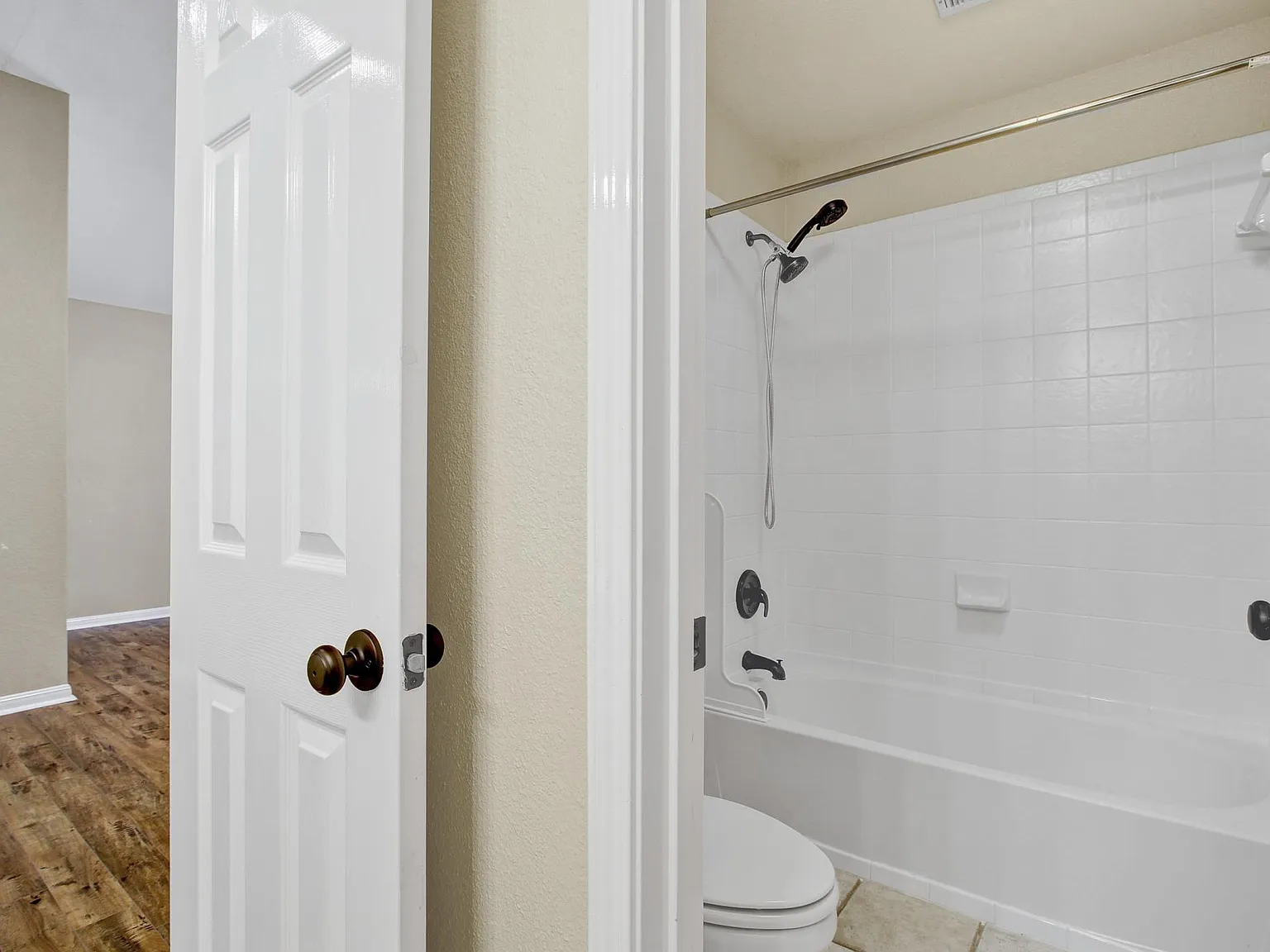4 bed, 2772 sqft, $2,800 — Photo 1