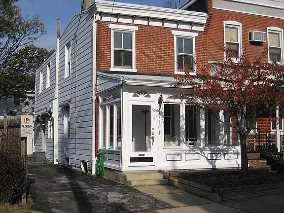 4th image of 1621 Howland St