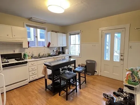 282 Summer St #1, Somerville, MA 02144
