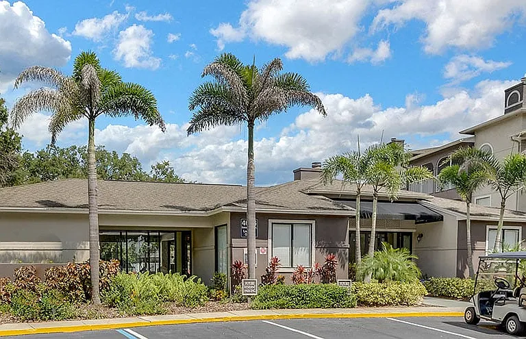 The Summit at Sabal Park Apartments — Photo 4
