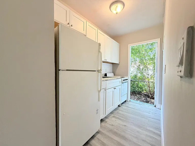 809 2nd St #2 — Photo 6