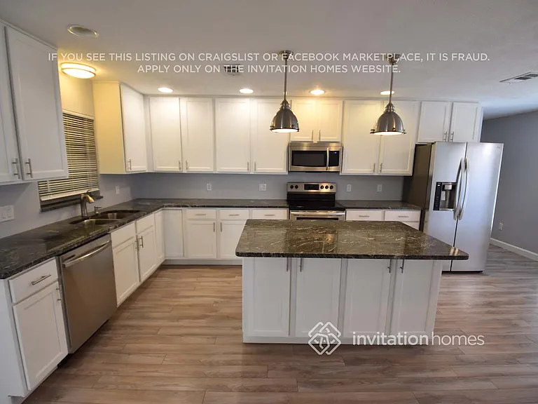2363 Ambrose Ln — Photo 4