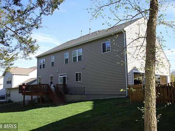 Large lot backs to wooded conservancy area