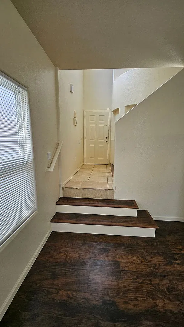 4 Bed 2.5 Bath — Photo 3