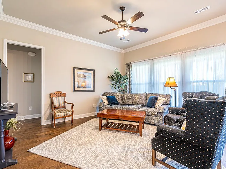 Tallulah Dr — Photo 9