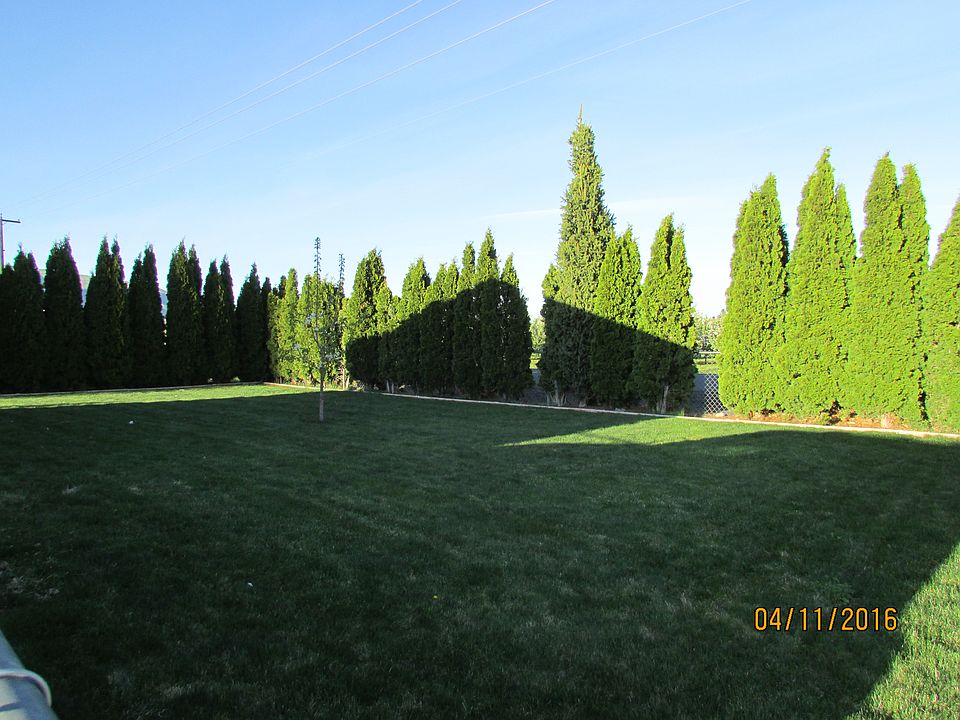2nd image of 400 Orchard Ln