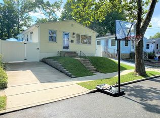 278 Beach Rd, Staten Island, NY 10312