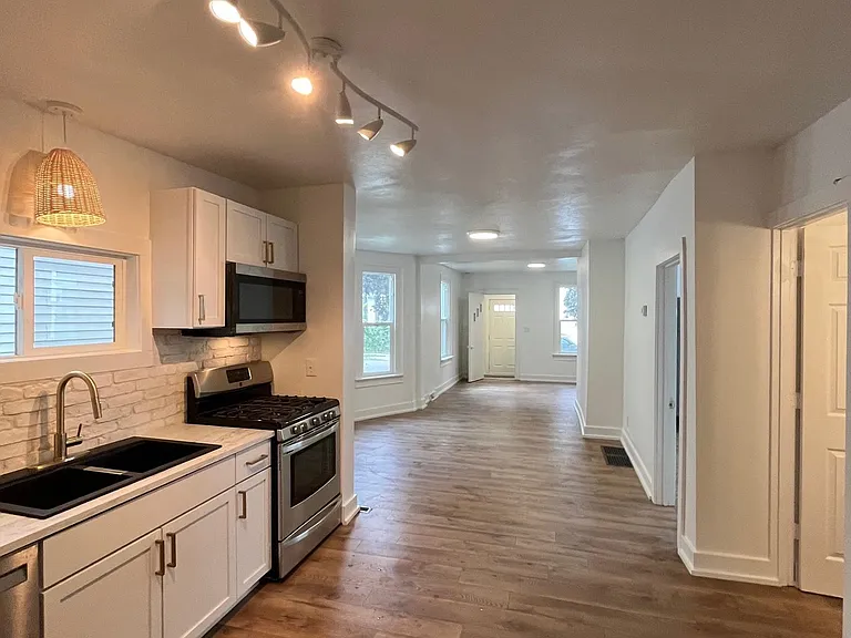 858 Baxter St SE — Photo 10