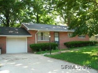 164 S Clearview Dr, East Alton, IL 62024