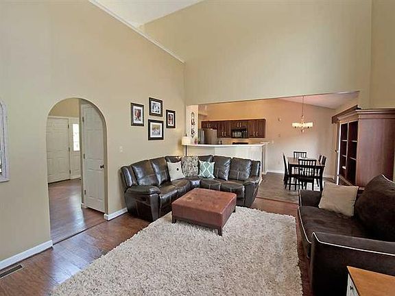 5th image of 118 Windsor Ct