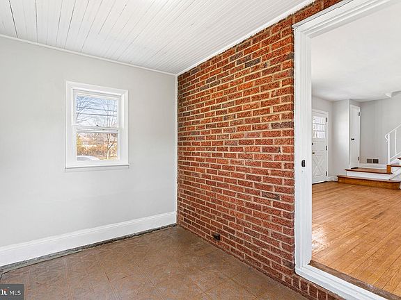 4th image of 408 Grove St