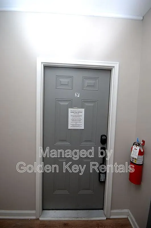 2 bed, 1.0 bath, $1,000 — Photo 2