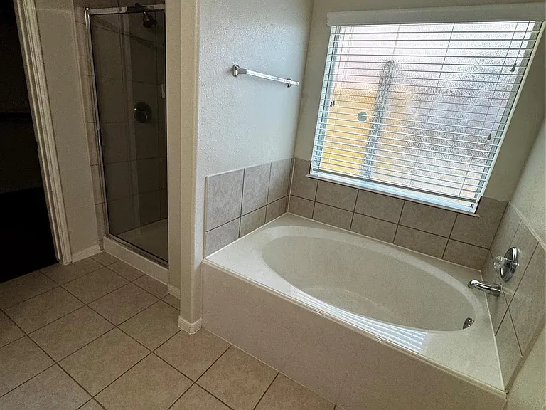 9311 Camelia Crest Ln — Photo 18