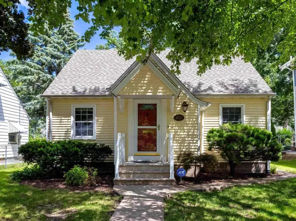 2123 N Myrtle St, Davenport, IA 52804