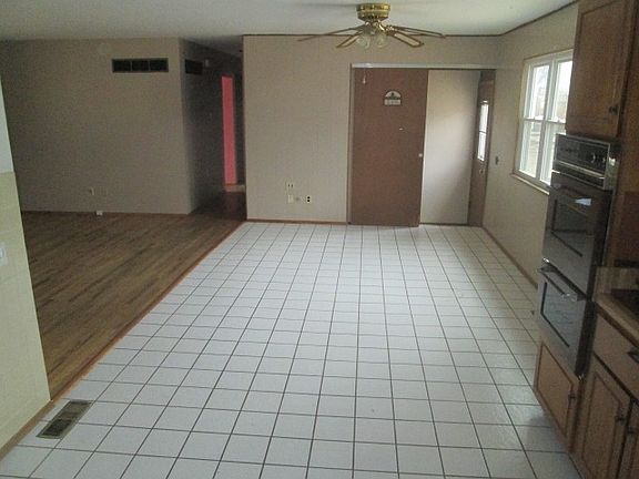 5th image of 920 Kingsbrook Ln