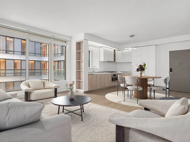555 W 43rd St #7R — Photo 5
