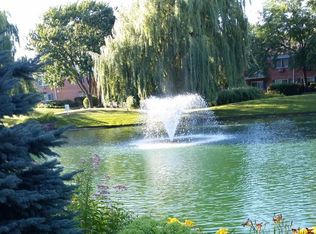 714 E Algonquin Rd #J-104, Arlington Heights, IL 60005