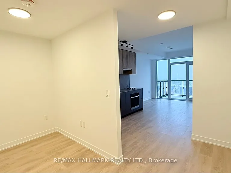 1037 The Queensway #807 — Photo 5