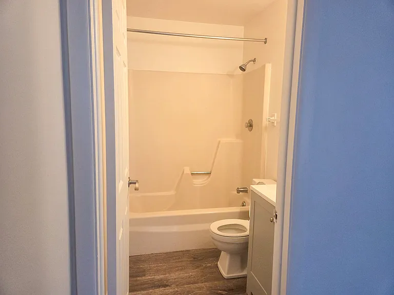 Parkway Manor Apartment Homes — Photo 14