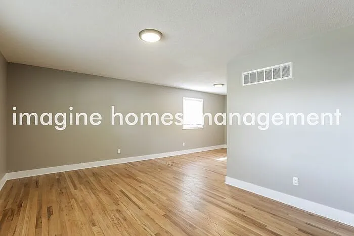 3 bed, 2.0 bath, 1238 sqft, $2,050 — Photo 3