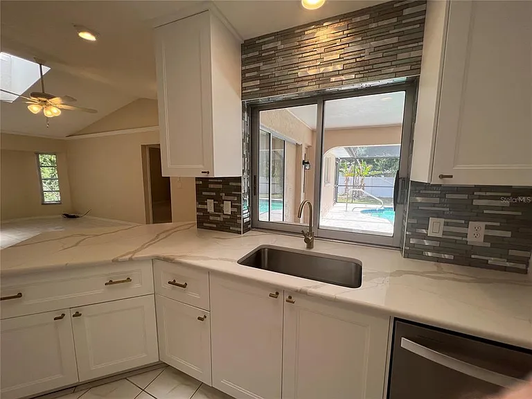 1516 Abel St — Photo 13