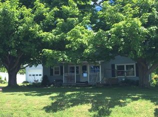 992 Center Rd, Conneaut, OH 44030