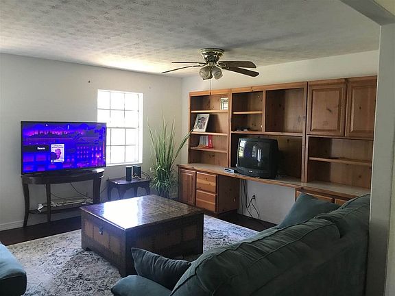 3rd image of 111 Pamela Dr