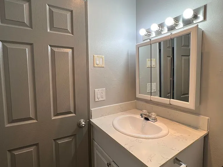 Executive East — Photo 26