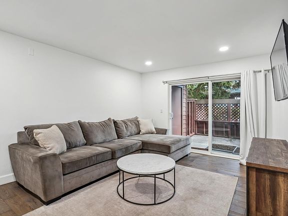 3rd image of 1080 Yarwood Ct