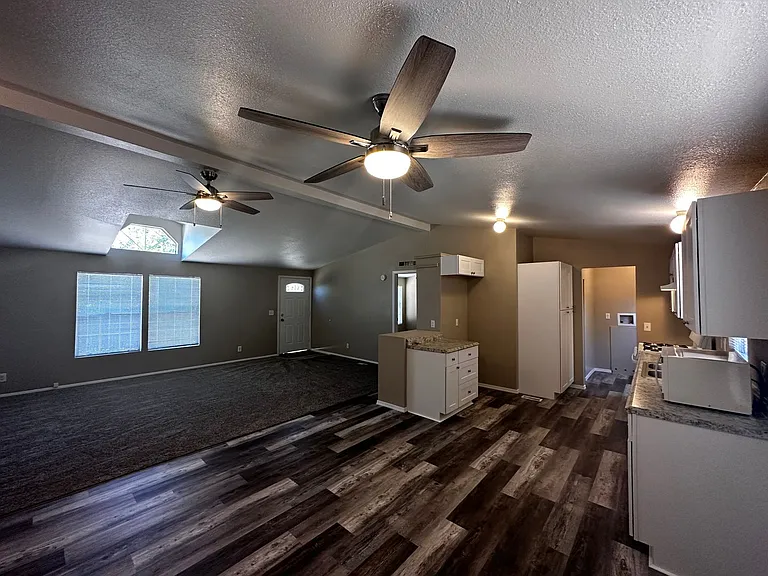 2150 E Snavely Ave — Photo 8