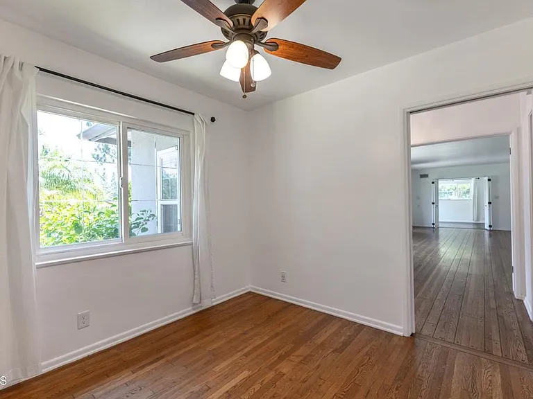 1290 Club House Dr — Photo 17