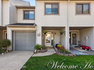 71 Lexington Cir, Matawan, NJ 07747