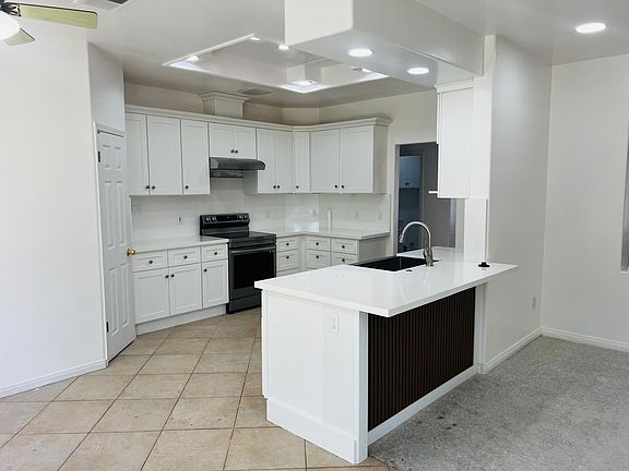 3rd image of 10201 Dorchester St