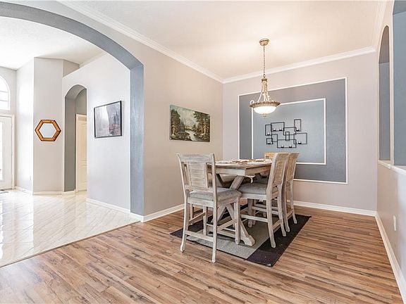 4th image of 23929 Hastings Way