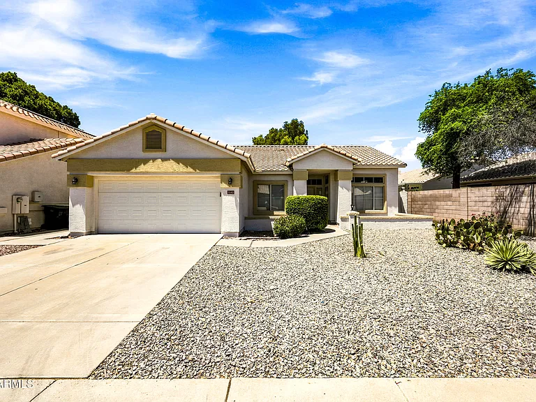 1540 E San Remo Ave — Photo 2