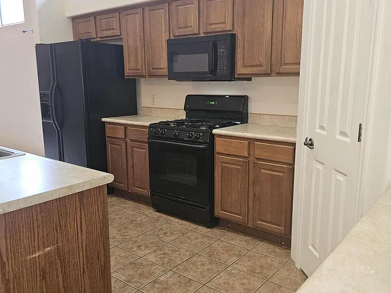 908 Charles Young Way — Photo 6