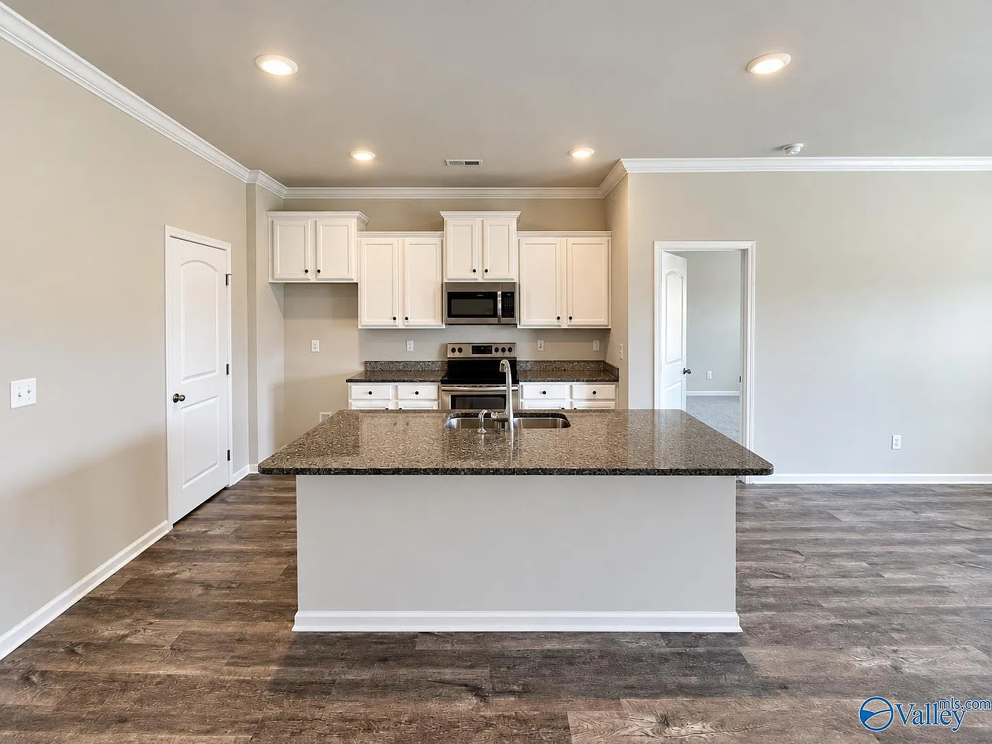 3 bed, 2.0 bath, 1692 sqft, $1,850 — Photo 4