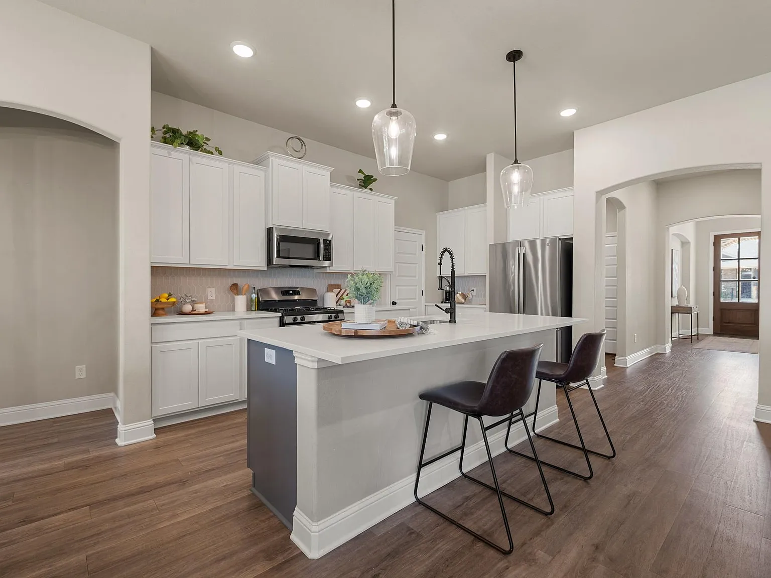 3 bed, 2.0 bath, 1769 sqft, $2,000 — Photo 4
