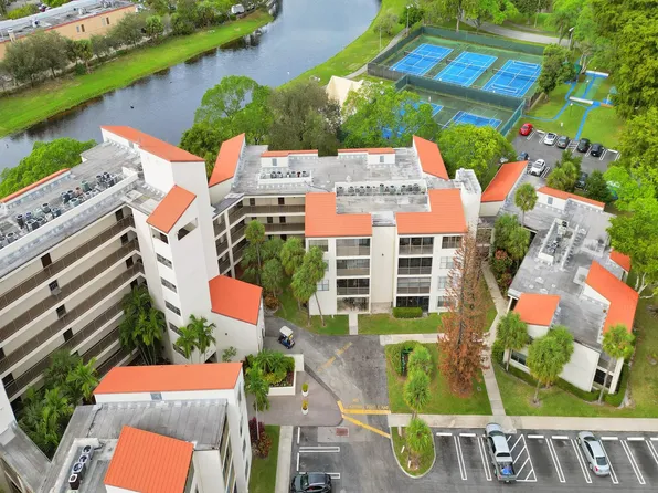 2324 S Cypress Bend Drive #215, Pompano Beach, FL 33069