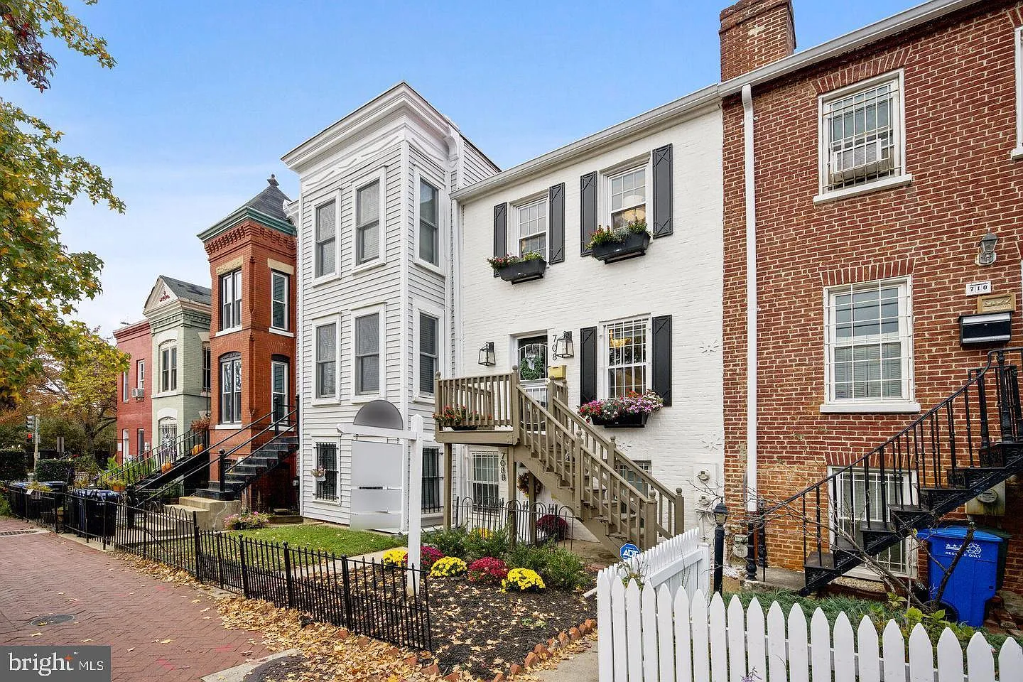 708 I St SE photo 1