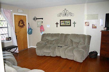1st image of 903 N Circle Dr